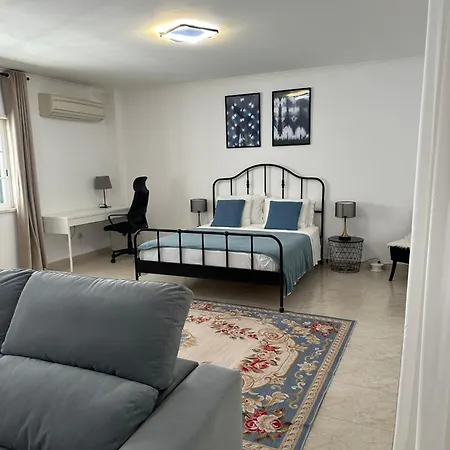 Hope House Parede